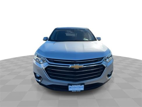Used 2021 Chevrolet Traverse LT image 3