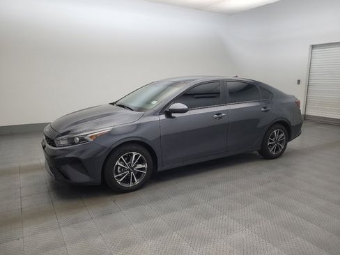Used 2023 Kia Forte LXS FWD image 2