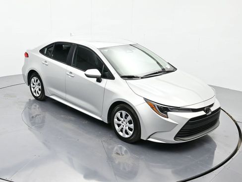 Used 2023 Toyota Corolla LE image 31