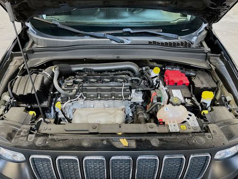 Used 2021 Jeep Renegade Latitude AWD/4WD image 28