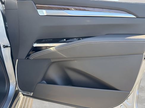 Used 2025 Cadillac Escalade Sport Platinum image 9