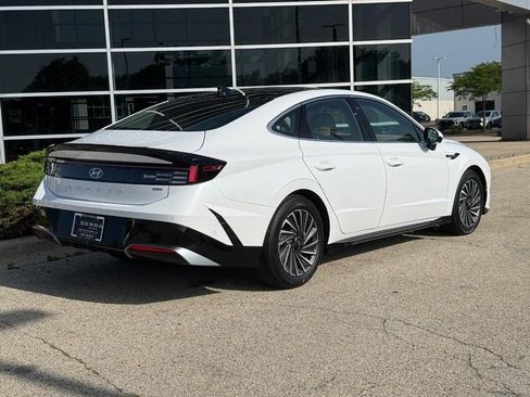 Used 2025 Hyundai Sonata Limited FWD image 3