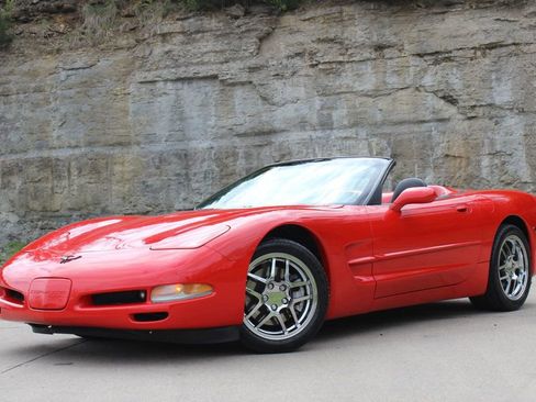 Used 1998 Chevrolet Corvette Convertible w/ Performance Handling Pkg image 6