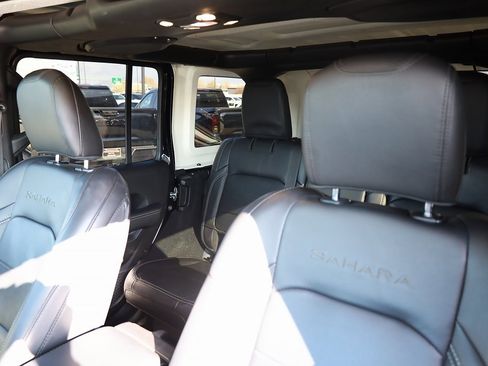 Used 2019 Jeep Wrangler Unlimited Sahara image 16