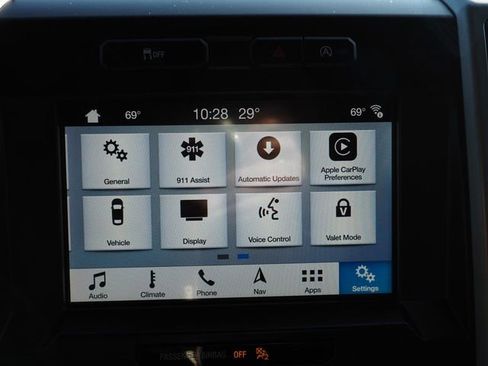Used 2019 Ford F150 Lariat w/ Equipment Group 502A Luxury AWD/4WD image 40