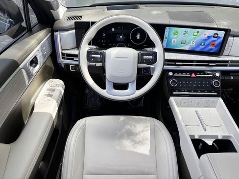 Used 2025 Hyundai Santa Fe Calligraphy AWD/4WD image 18