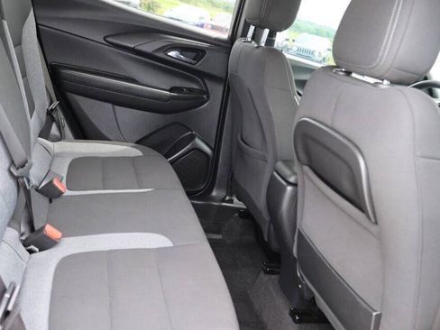 Used 2023 Chevrolet TrailBlazer LT FWD image 16