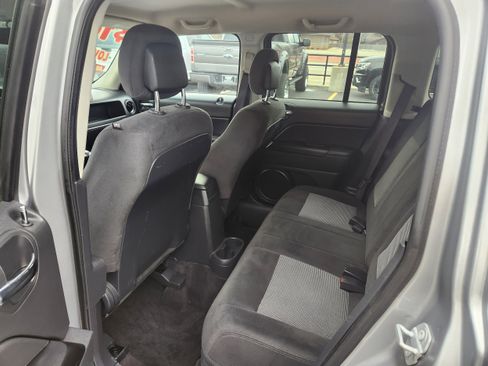 Used 2017 Jeep Patriot Latitude image 8