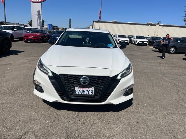Used 2022 Nissan Altima 2.5 SR w/ Midnight Edition Package FWD image 2