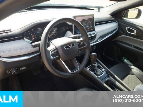 Used 2024 Jeep Compass Latitude image 5