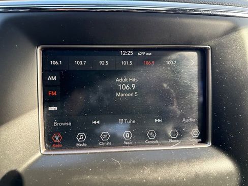 Used 2019 Jeep Grand Cherokee Laredo image 26