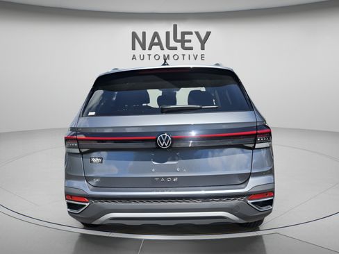 Certified 2025 Volkswagen Taos SE FWD image 4