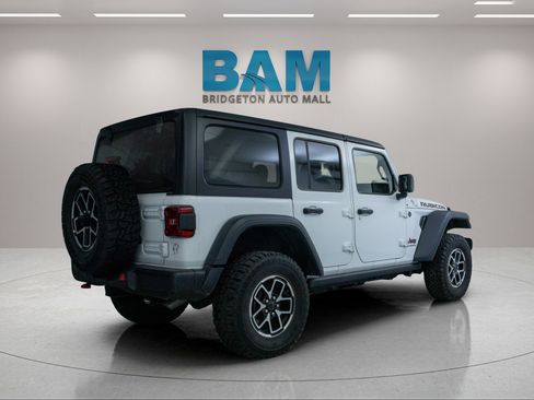 Used 2025 Jeep Wrangler Unlimited Rubicon AWD/4WD image 7