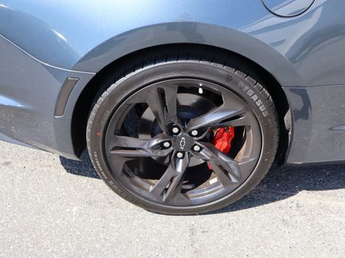 Used 2020 Chevrolet Camaro SS RWD image 34
