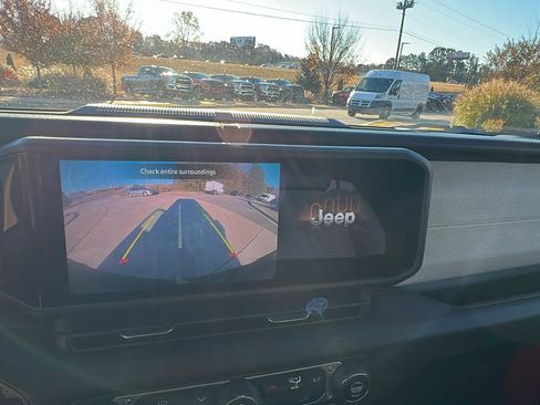 Used 2025 Jeep Wrangler Willys image 33