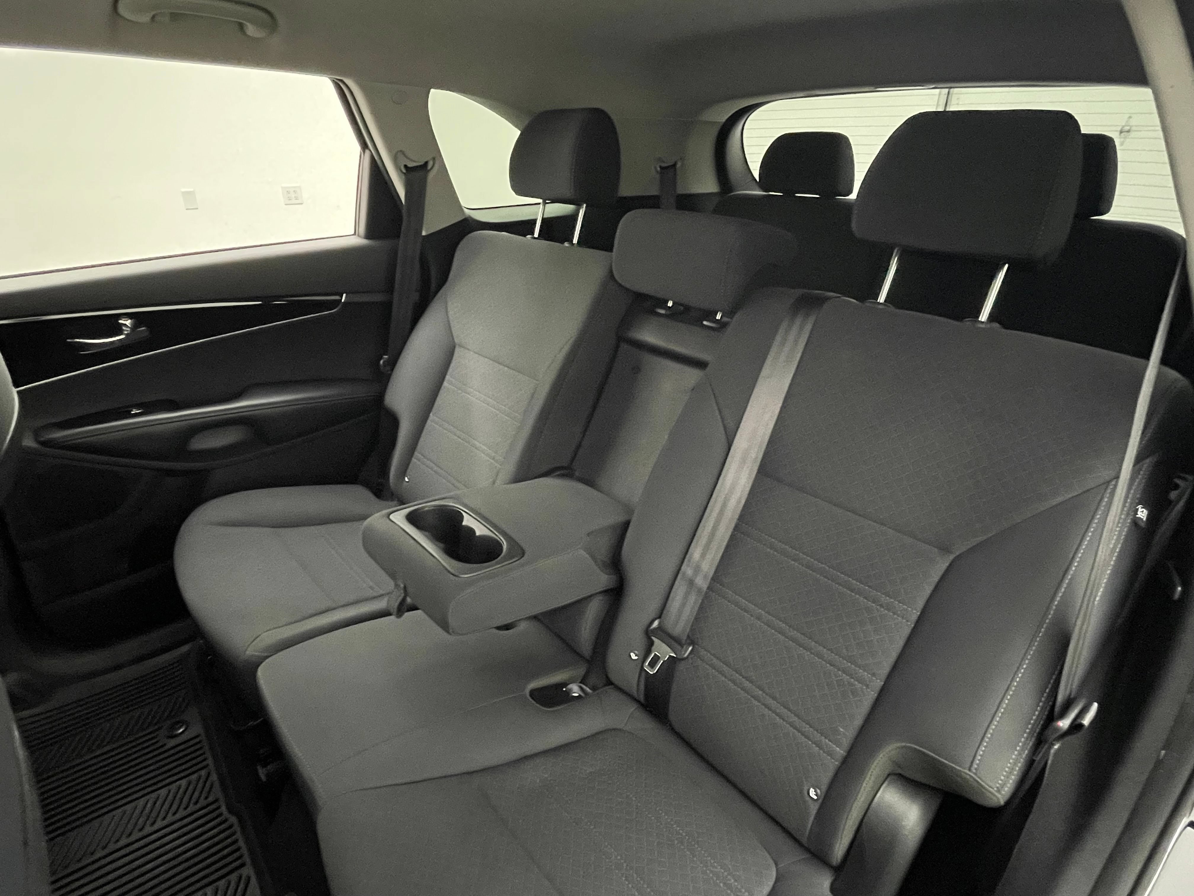 Used 2020 Kia Sorento LX FWD image 35