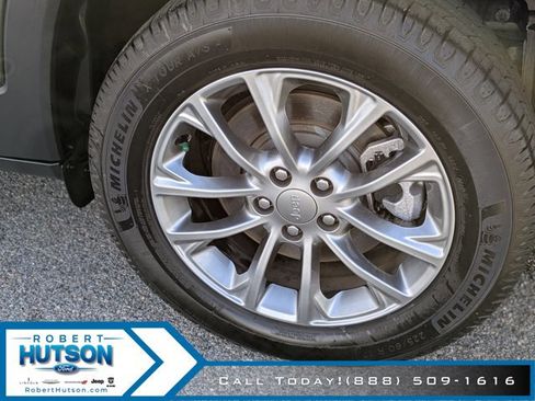 Used 2019 Jeep Cherokee Latitude Plus w/ Comfort/Convenience Group image 10