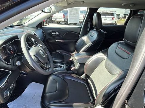 Used 2022 Jeep Cherokee Trailhawk w/ Trailer Tow Group AWD/4WD image 17