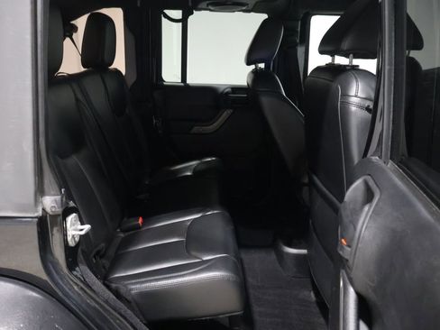 Used 2013 Jeep Wrangler Unlimited Sahara image 20