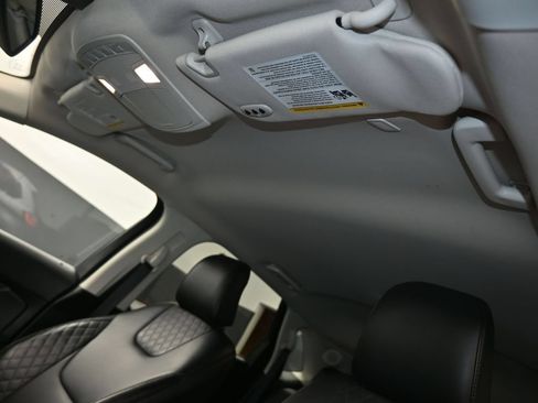 Used 2024 Ford Edge Titanium AWD/4WD image 23