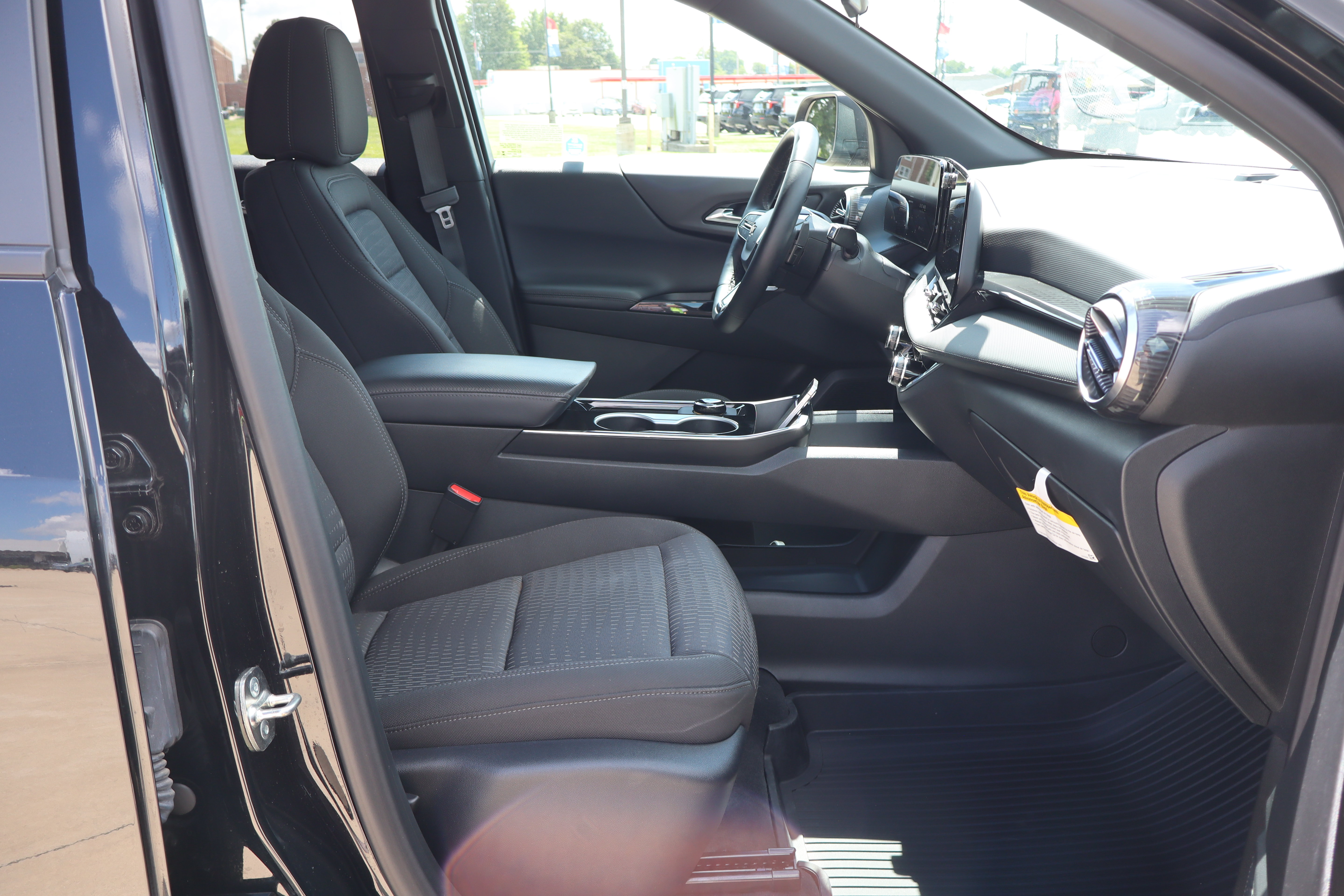 Used 2026 Chevrolet Equinox LT FWD image 12