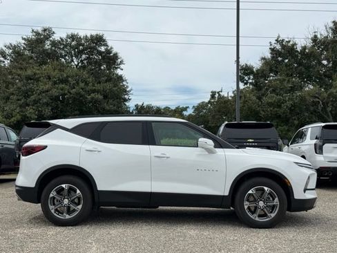 Used 2024 Chevrolet Blazer LT w/ Sound & Technology Package FWD image 6