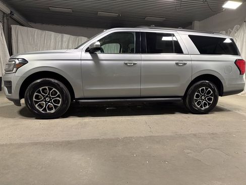 Used 2024 Ford Expedition Max XLT AWD/4WD image 4