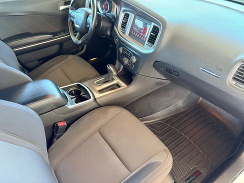 Used 2019 Dodge Charger SXT RWD image 10