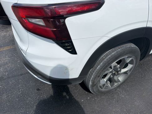 Used 2024 Chevrolet Trax LT FWD image 12