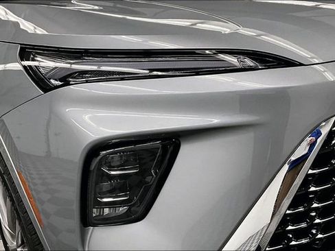 Used 2025 Buick Enclave Avenir w/ Super Cruise Package image 35