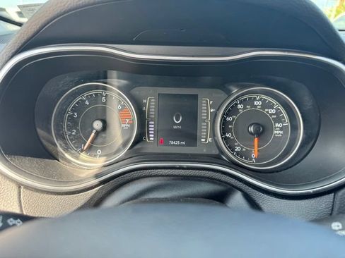 Used 2019 Jeep Cherokee Latitude Plus AWD/4WD image 17