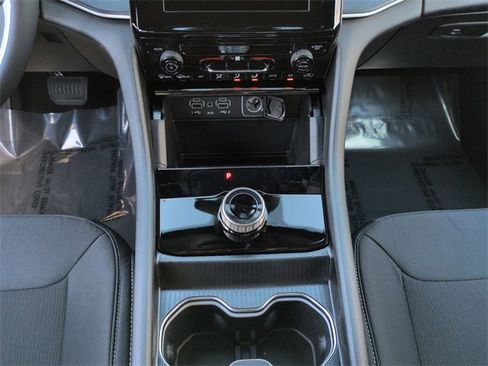New 2025 Jeep Grand Cherokee Laredo X image 18