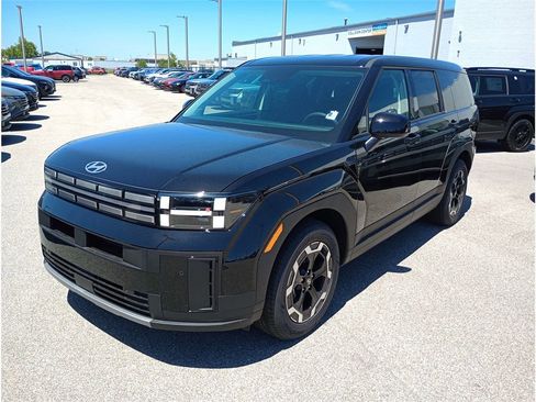 Used 2024 Hyundai Santa Fe SE image 3