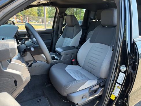 Used 2024 Toyota Tacoma TRD Off-Road AWD/4WD image 18