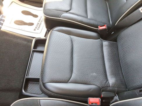 Used 2022 RAM 1500 Laramie AWD/4WD image 19