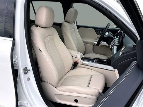 Certified 2025 Mercedes-Benz GLB 250 250 image 32