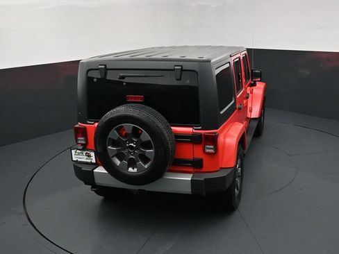 Used 2013 Jeep Wrangler Unlimited Sahara w/ Dual Top Group AWD/4WD image 17