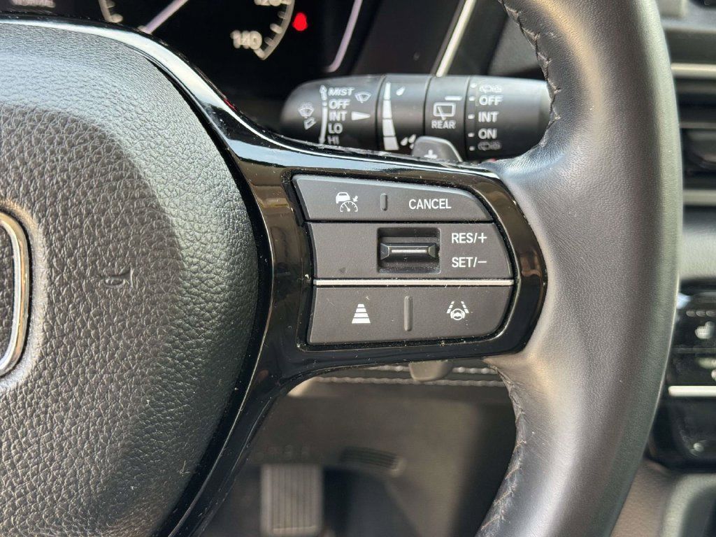 Used 2024 Honda Pilot Touring image 13