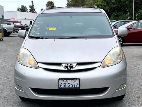 Used 2009 Toyota Sienna FWD image 2