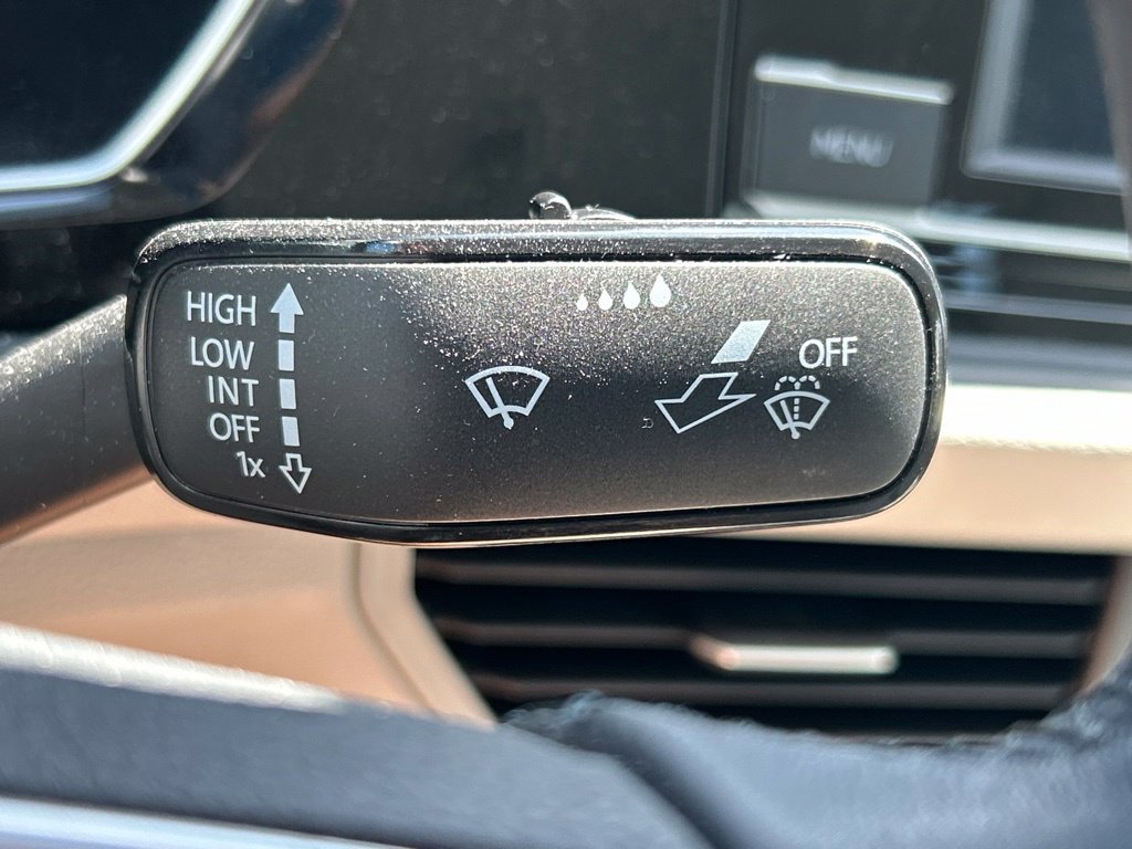 Used 2024 Volkswagen Jetta SE w/ Panoramic Sunroof Package FWD image 30