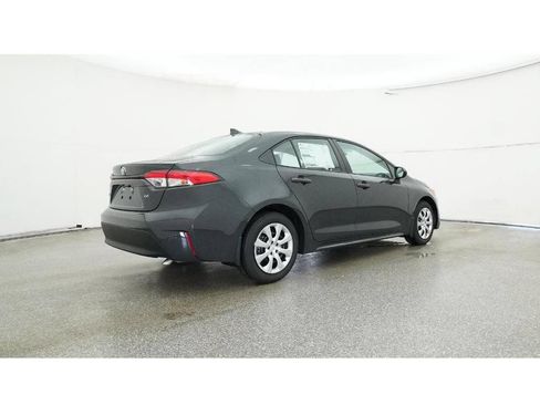 Used 2025 Toyota Corolla LE FWD image 30