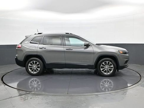 Used 2019 Jeep Cherokee Latitude Plus w/ Cold Weather Group AWD/4WD image 4
