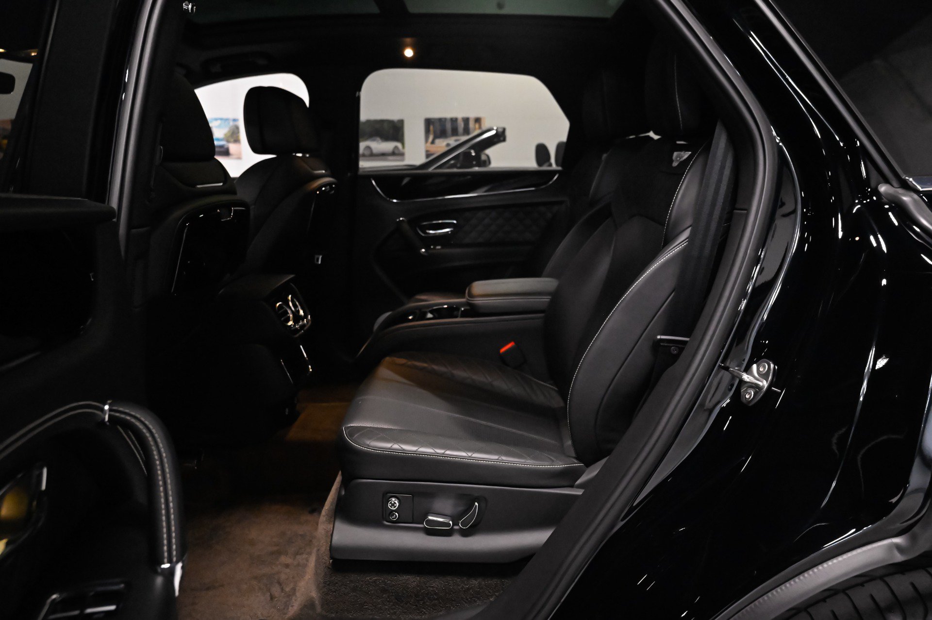 Used 2017 Bentley Bentayga AWD/4WD image 9