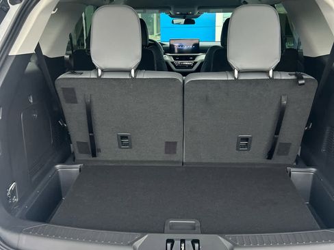 Used 2025 Ford Explorer Active w/ Active Comfort Package RWD image 9