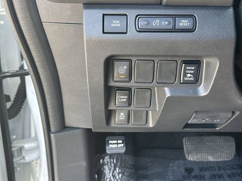 Used 2025 Nissan Frontier SV w/ SV Convenience Package RWD image 18