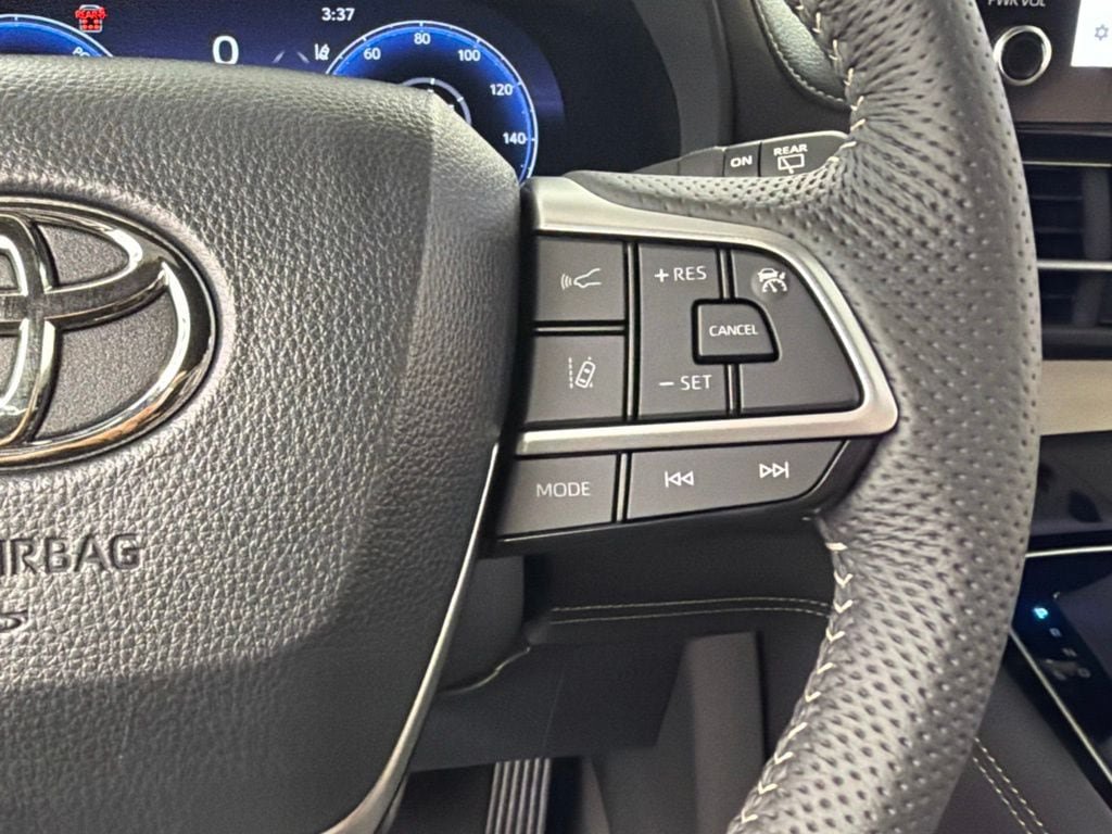 Used 2026 Toyota Sienna Limited FWD image 28