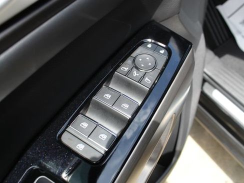 Used 2025 Nissan Pathfinder Platinum w/ Cargo Package AWD/4WD image 8