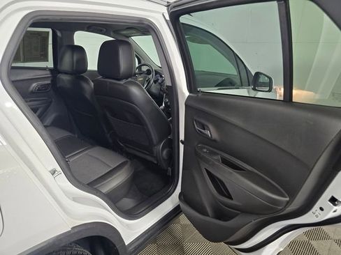 Used 2019 Chevrolet Trax LT w/ LT Convenience Package image 15