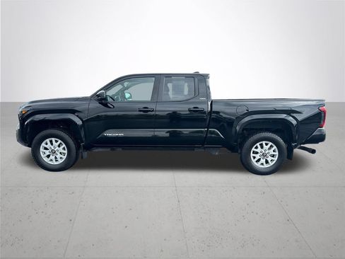 Certified 2024 Toyota Tacoma SR5 AWD/4WD image 11