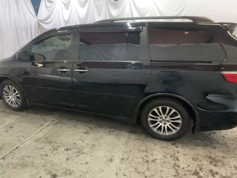 Used 2018 Toyota Sienna XLE FWD image 11